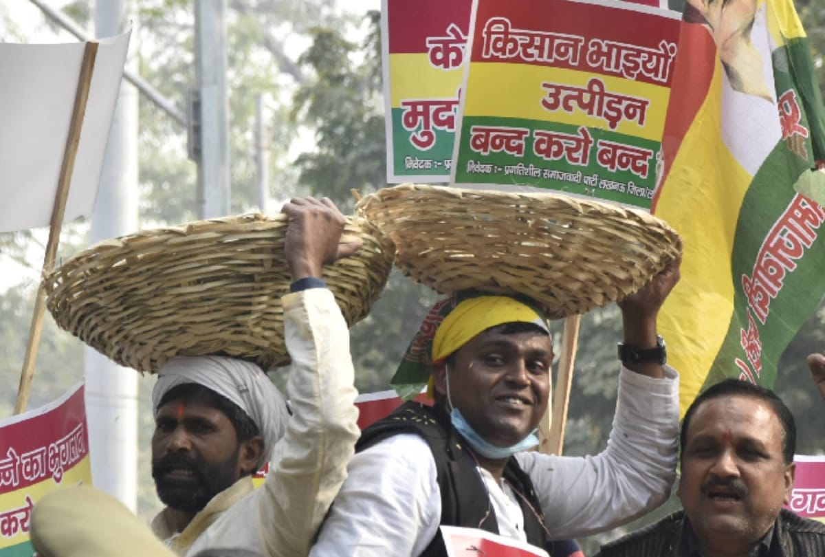 On the issue of farmers, the workers of Praspa demonstrated with baskets on their heads and grains in their hands