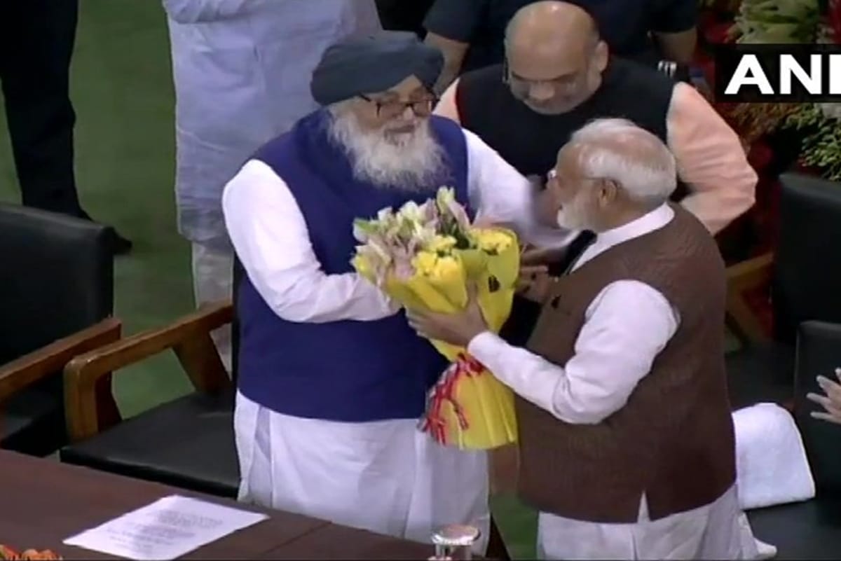 PM Narendra Modi wishes Parkash Singh Badal on his birthday