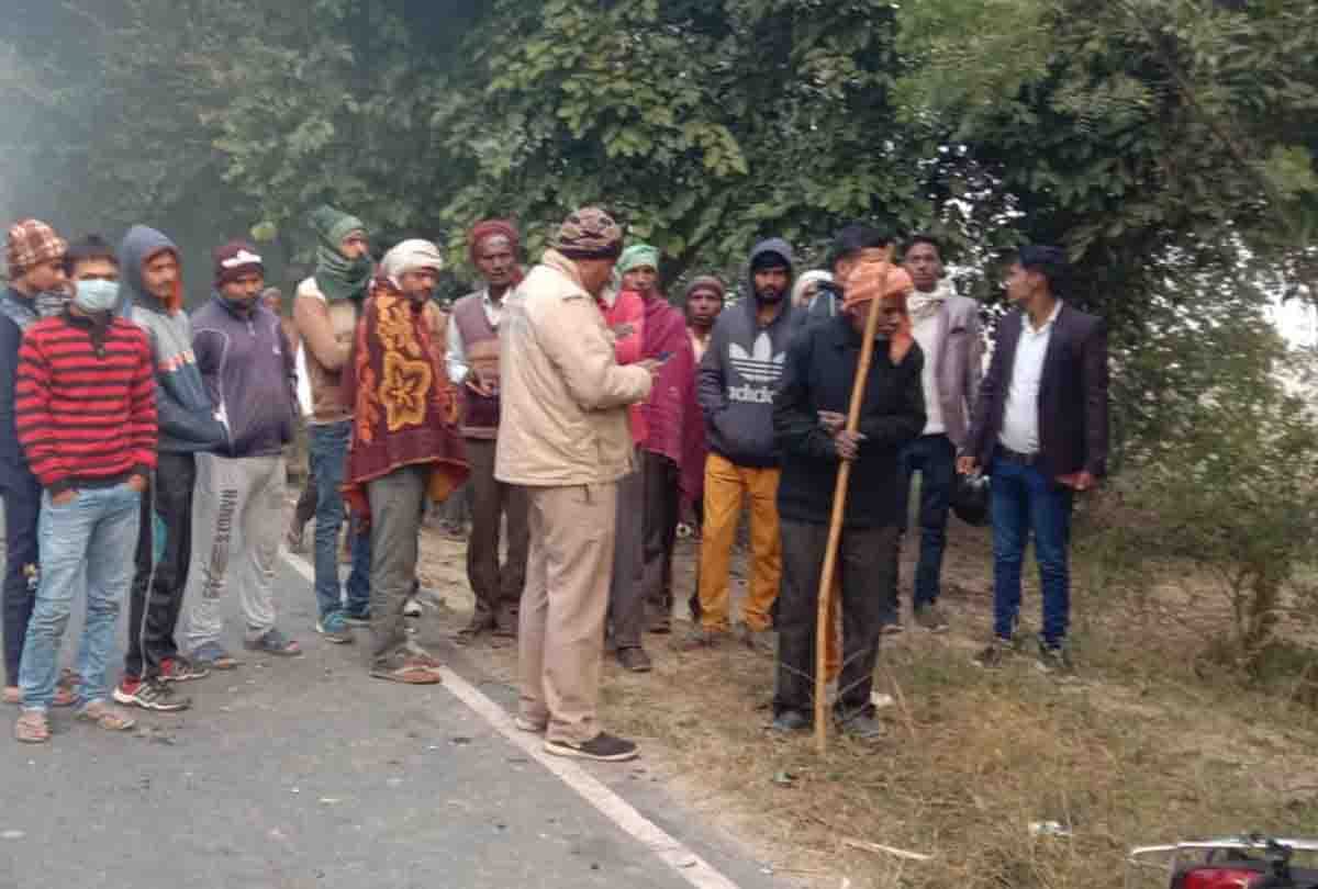 sensation spread in Farrukhabad after two bodies were found on the roadside, police reached the spot