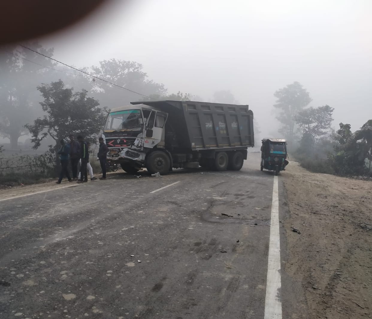 Dampers in fog and clash in gas tankers, traffic disrupted