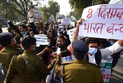 prayagraj news : किसान आंदोलन के समर्थन में निकाला जुलूस।