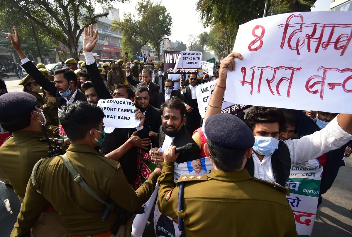 Opposition hit the road in support of Bharat bandh in Prayagraj, dozens of leaders arrested