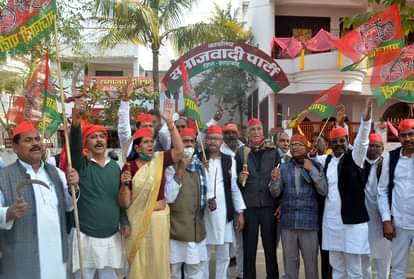 Supporters and police clash in Prayaraj, more than 60 arrested