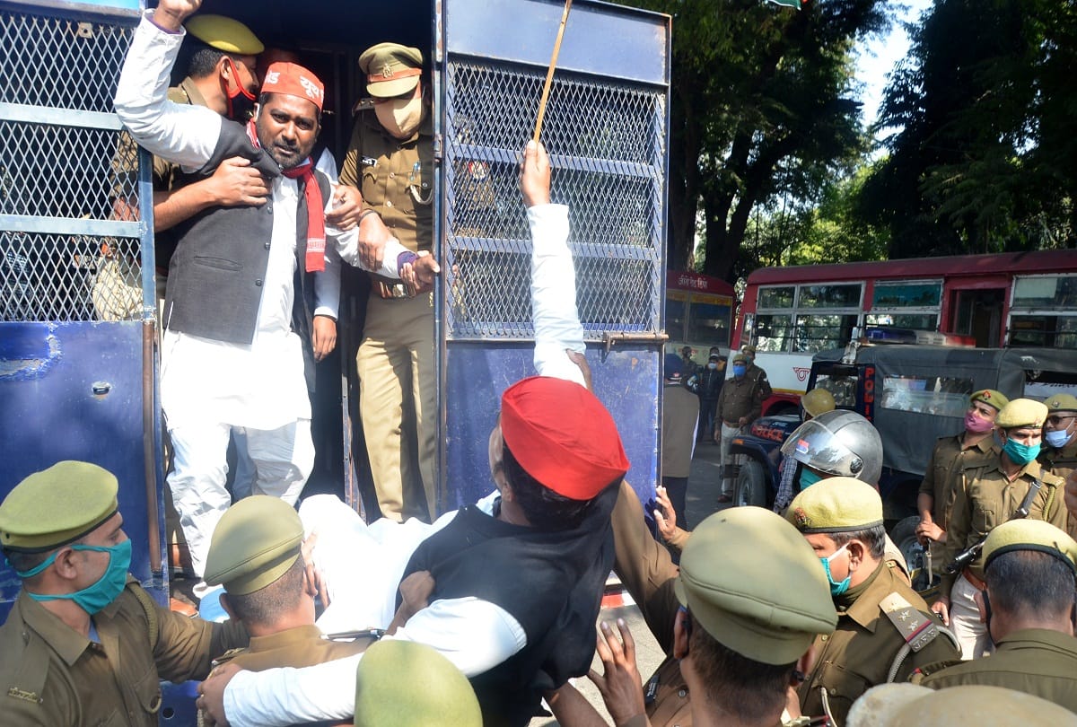 Supporters and police clash in Prayaraj, more than 60 arrested
