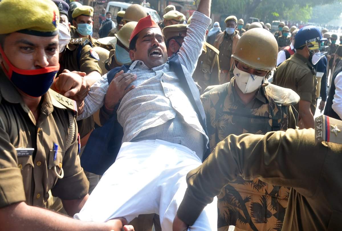 Supporters and police clash in Prayaraj, more than 60 arrested