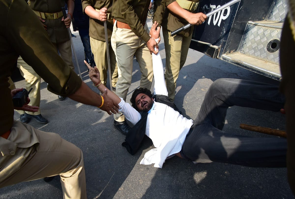 Opposition hit the road in support of Bharat bandh in Prayagraj, dozens of leaders arrested