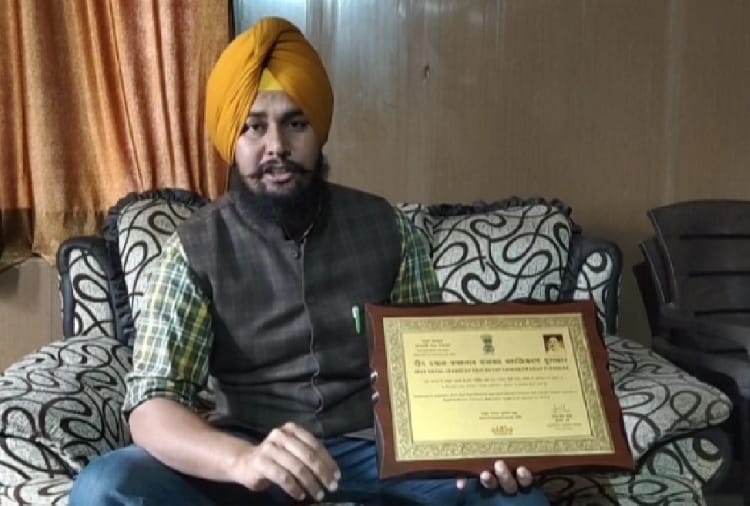 Kisan Andolan : Village of Punjab will return its award to center