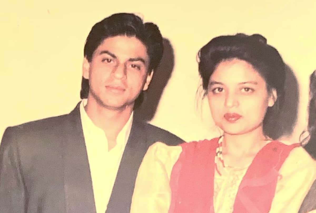 shahrukh khan payed tribute to his parents in graveyard at delhi
