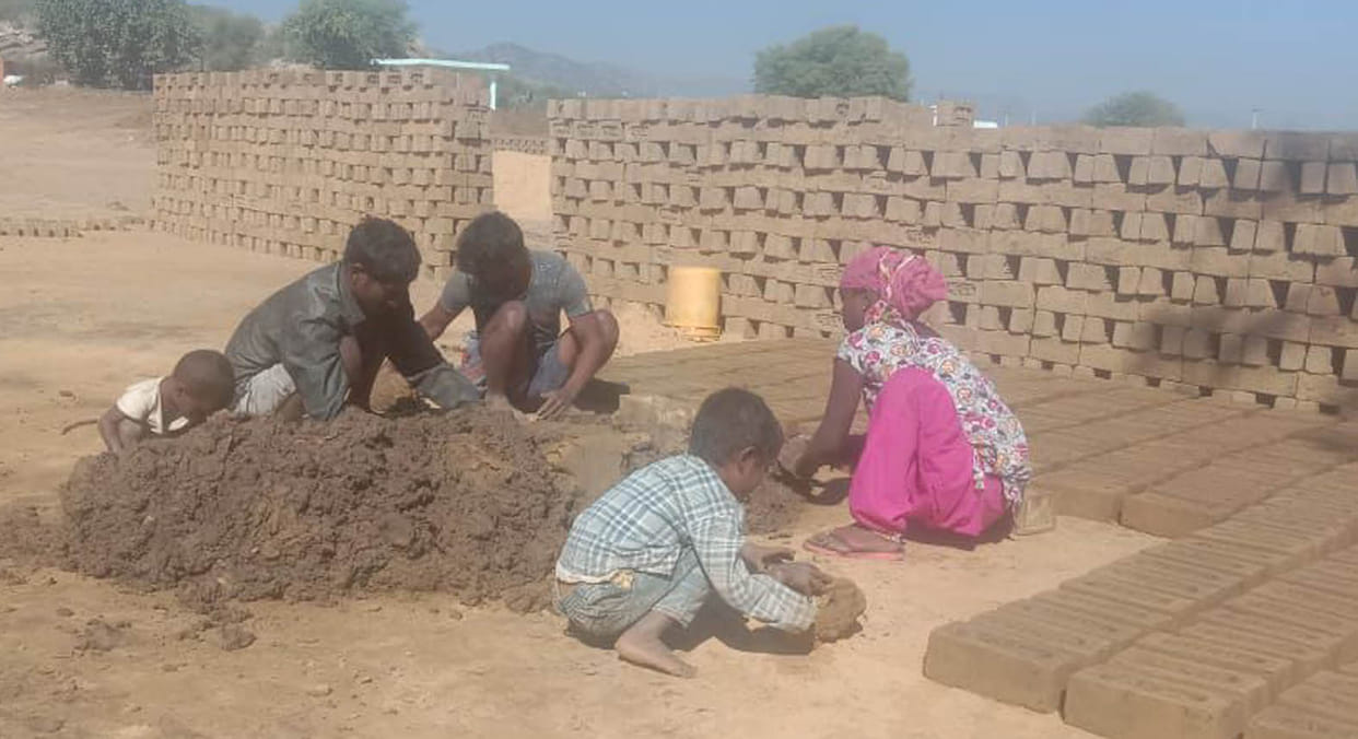 24 bonded laborers of Banda and Chitrakoot freed from Ajmer