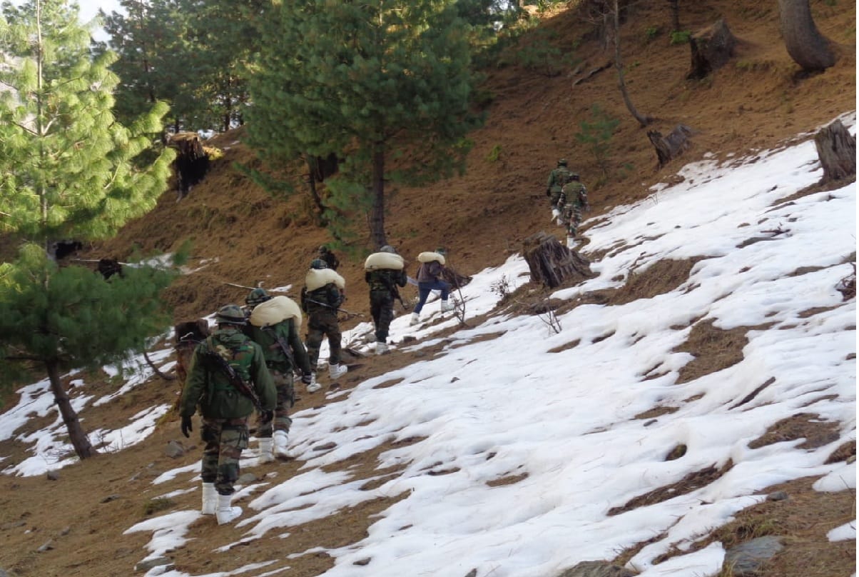 ARMY DISTRIBUTES RATION AND MEDICAL KITS AT RAMBAN DISTRICT