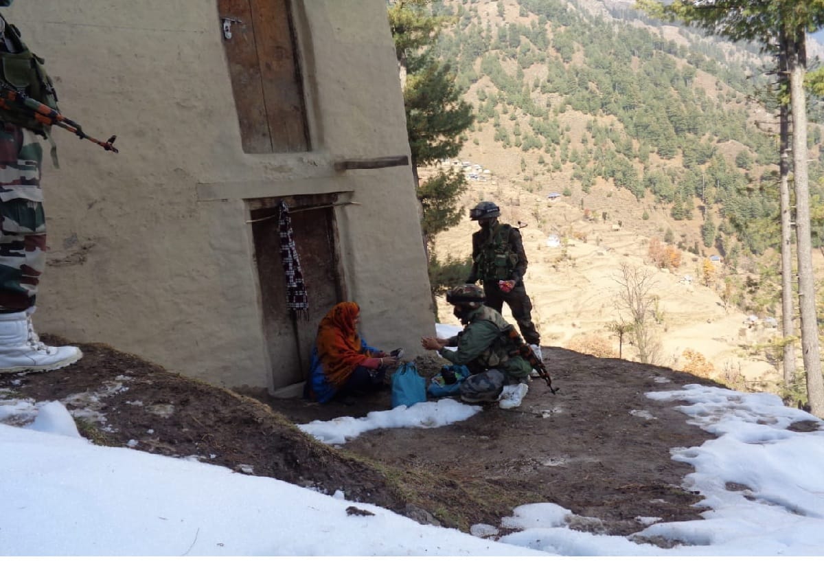 ARMY DISTRIBUTES RATION AND MEDICAL KITS AT RAMBAN DISTRICT