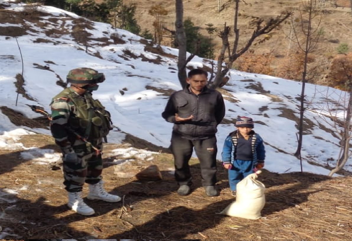 ARMY DISTRIBUTES RATION AND MEDICAL KITS AT RAMBAN DISTRICT