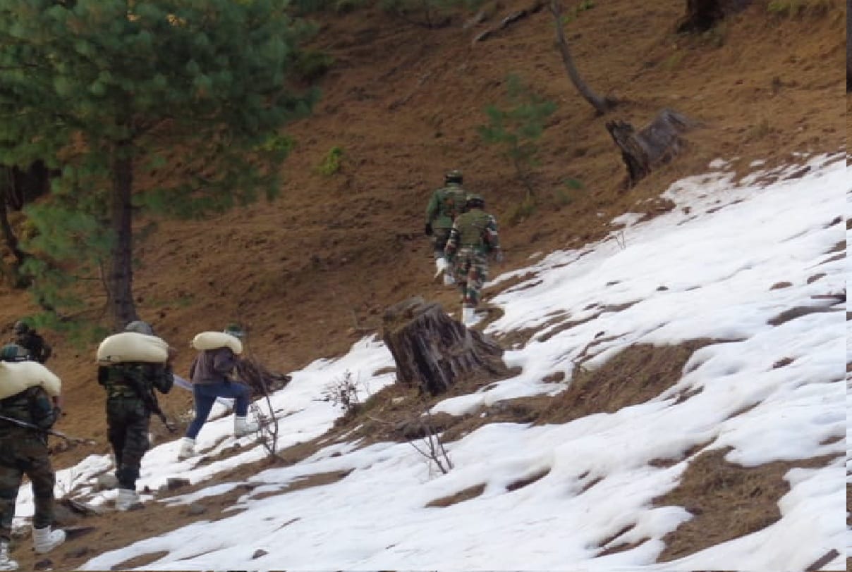 ARMY DISTRIBUTES RATION AND MEDICAL KITS AT RAMBAN DISTRICT