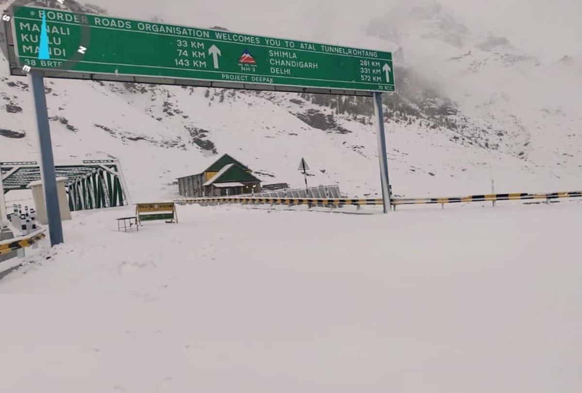Rohtang Himachal Pradesh Snowfall News:  snowfall on High peaks including Rohtang in himachal ,vehicular movement disrupted in atal tunnel