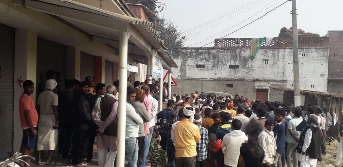 miscreants showered bullets on a man who was shaving died on the spot in Azamgarh