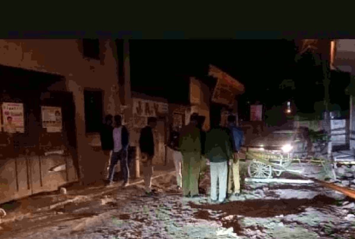 Two shot dead in Mukundpur area of Burari police team looking for accused