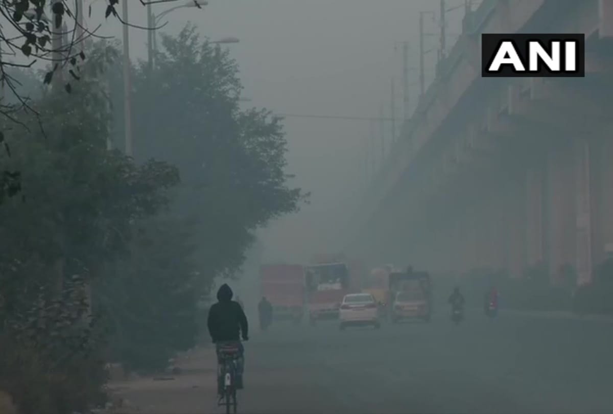 delhi ncr weather update dense fog in morning and air quality improves little from severe category it comes in very bad category aqi