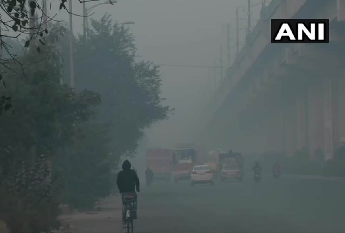 Feeling of cold in the morning and evening and heat in the day in Delhi