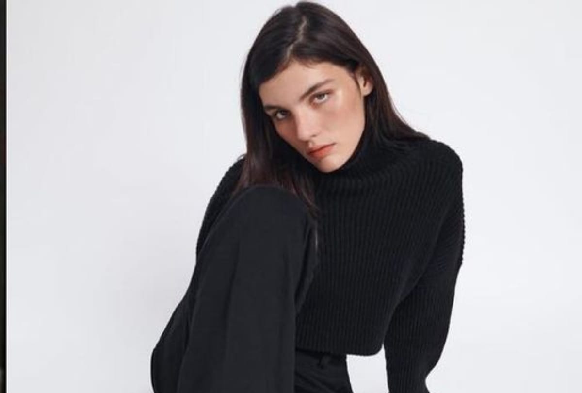 tara sutaria latest airport look is hot winter fashion wearing crop sweater with jeans
