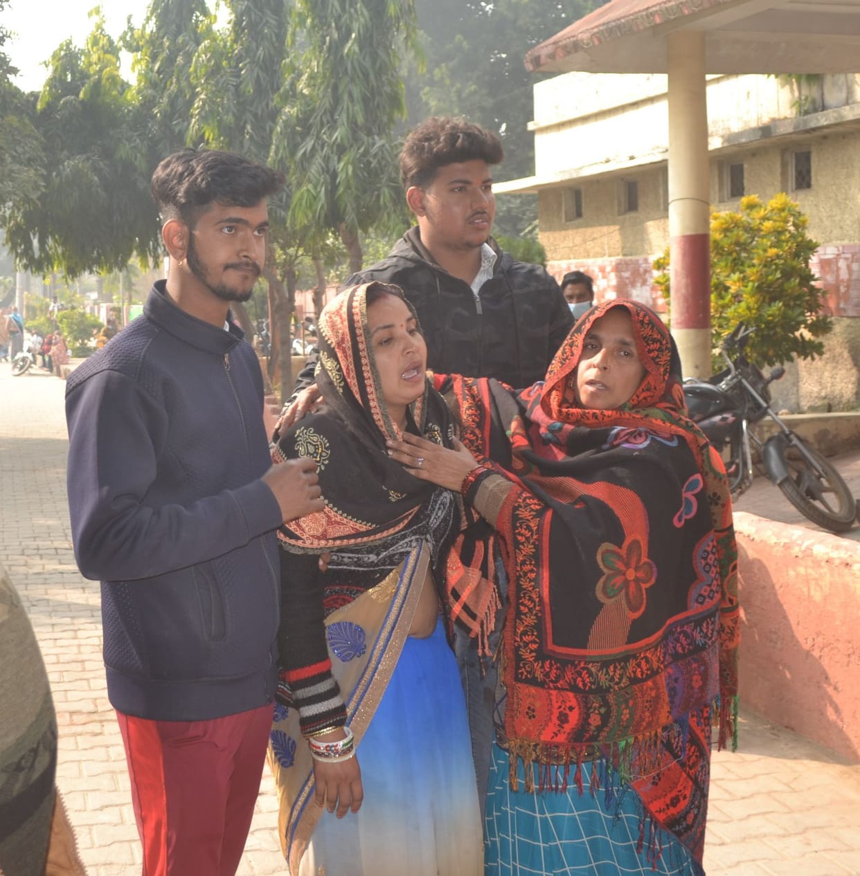 Youth dies due to Tempo demolition