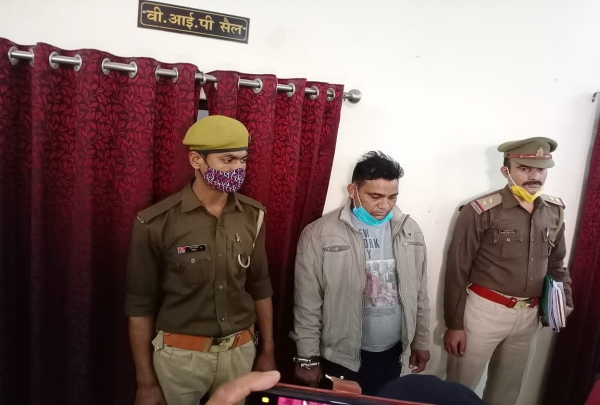 A fake policeman arrested in Aligarh
