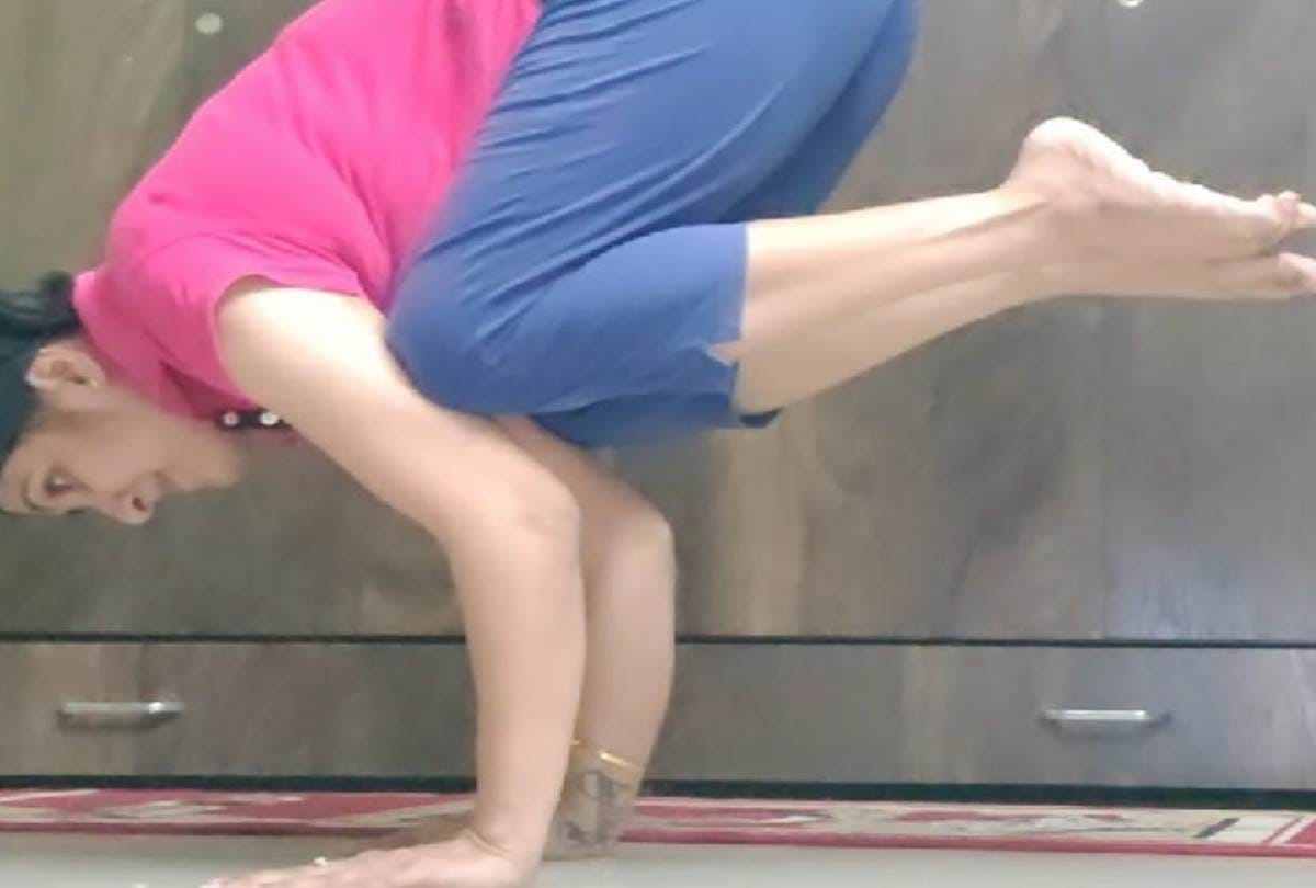 Know about the women of lucknow who prepared themselves for the most difficult asanas of yoga
