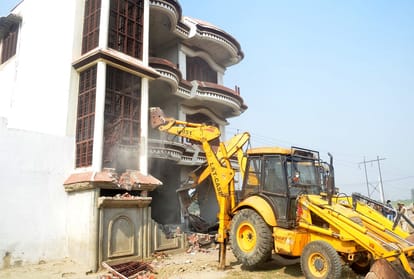 PDA set up two houses of crores of village headmen close to former MP Atiq Ahmed