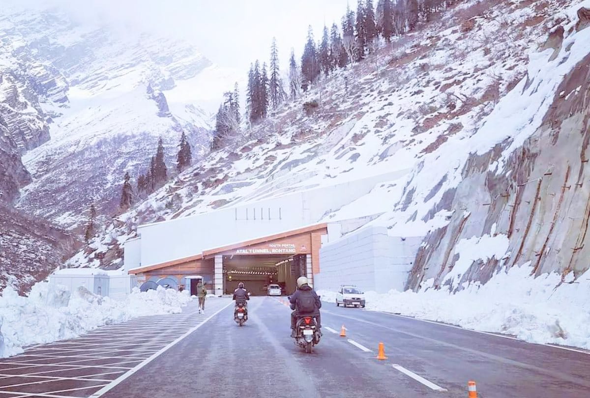 manali keylong road will be restore soon after snowfall