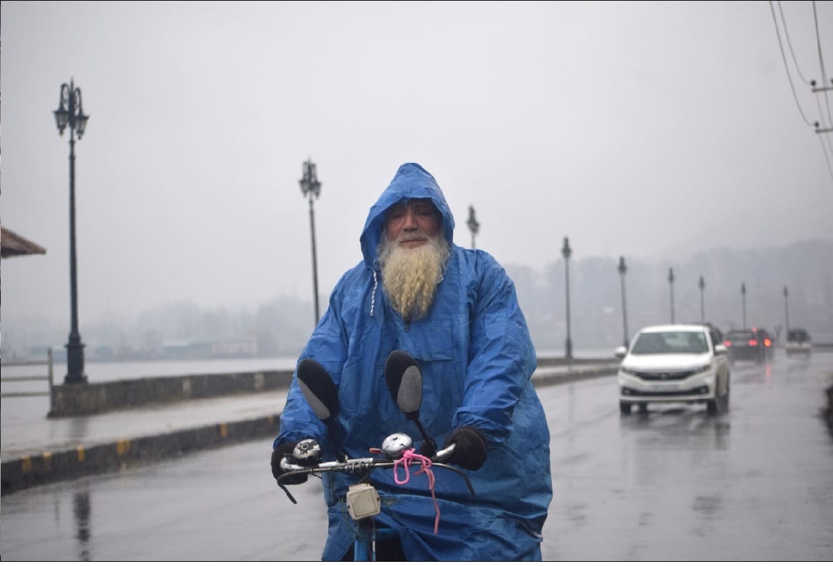 Cold rises in Kashmir, minimum temperature in Leh minus 5.5