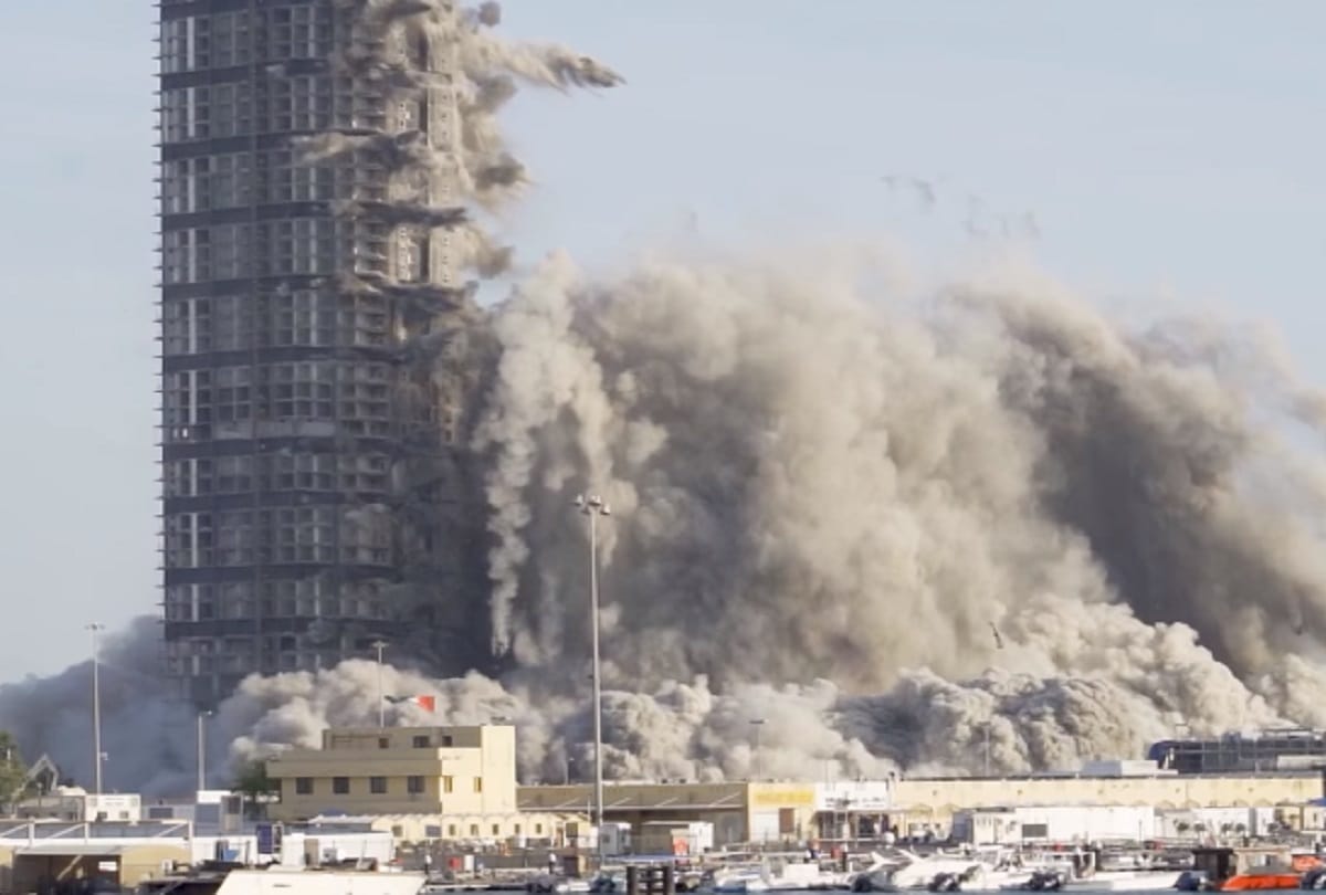 New Guinness World Record 144 floors demolished in 10 seconds in Abu dhabi