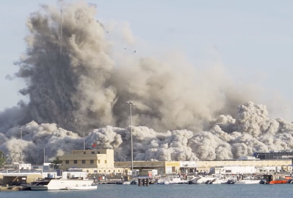 New Guinness World Record 144 floors demolished in 10 seconds in Abu dhabi