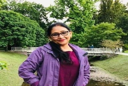 nandini bhowmik first woman priest chants mantras for marriage in india