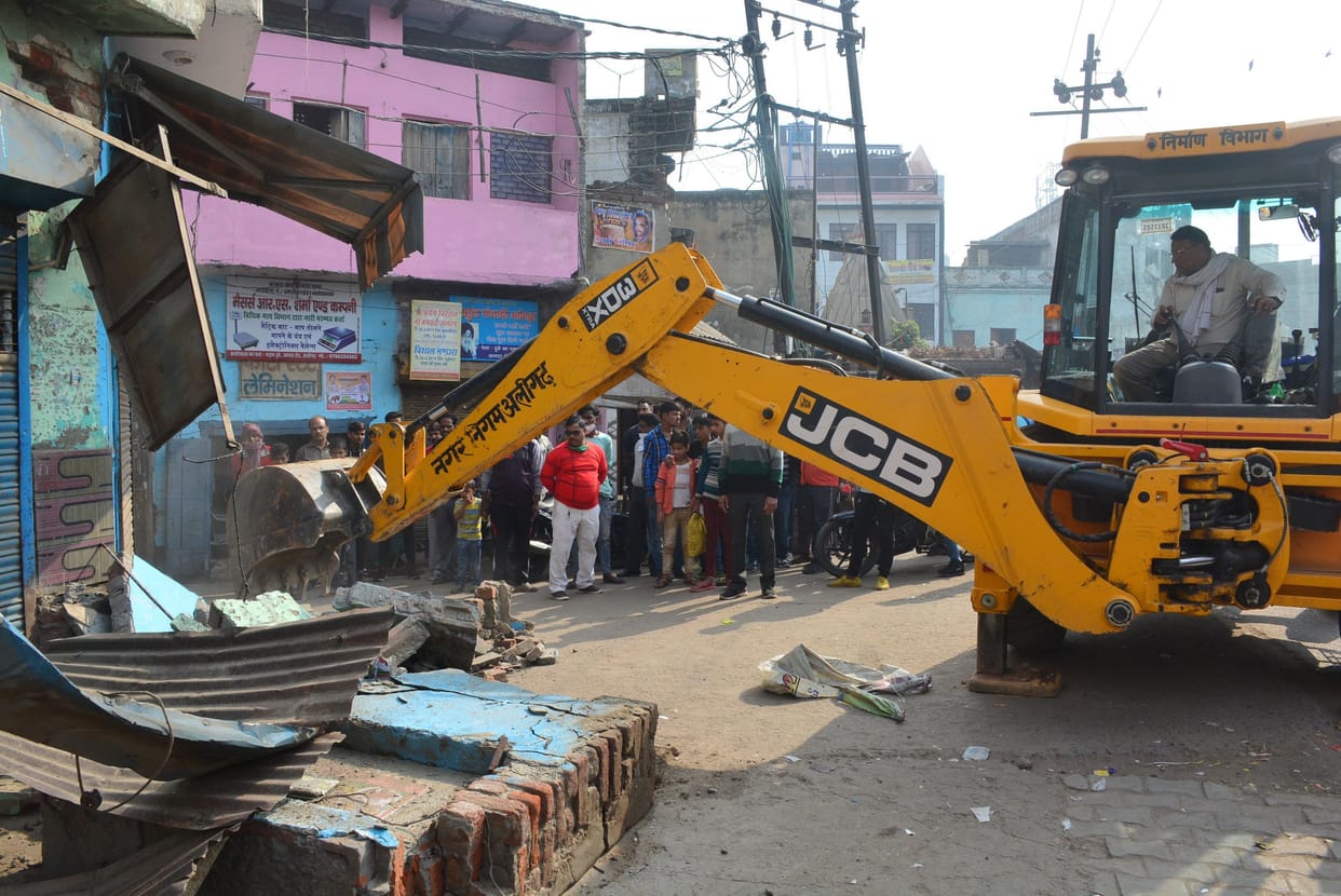 Encroachment removed from agra road