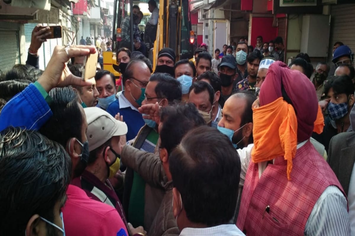Bulldozer on encroachment in Bhagat Singh market of Meerut, campaign on orders of High Court