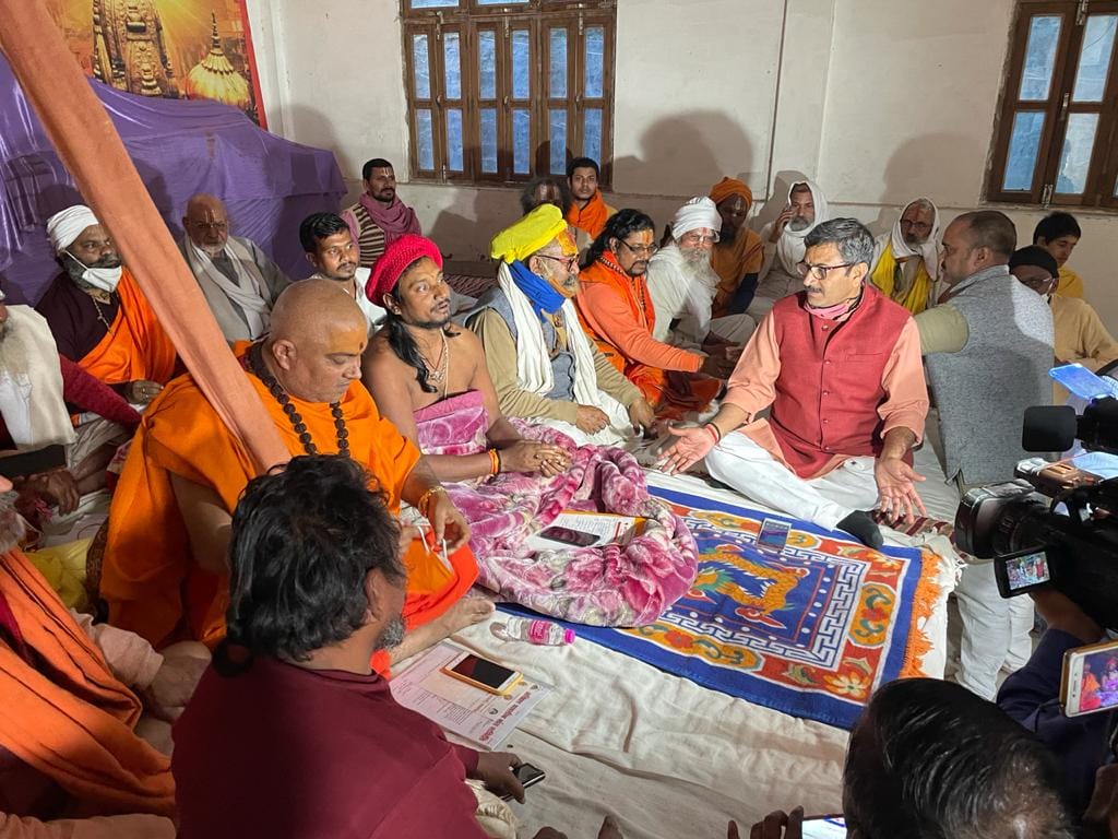 Mahant Balak Das's fast on strike against electricity bill ends