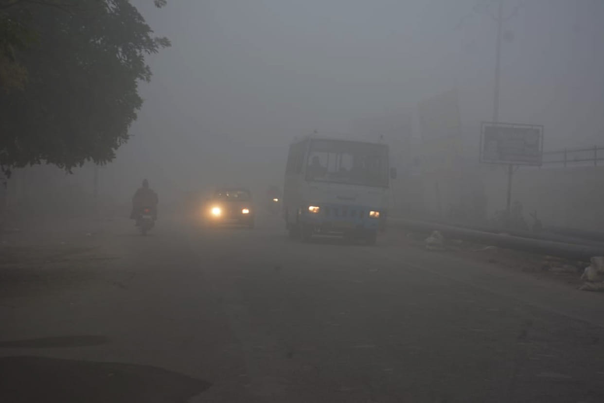 Heavy fog halted the speed of vehicles