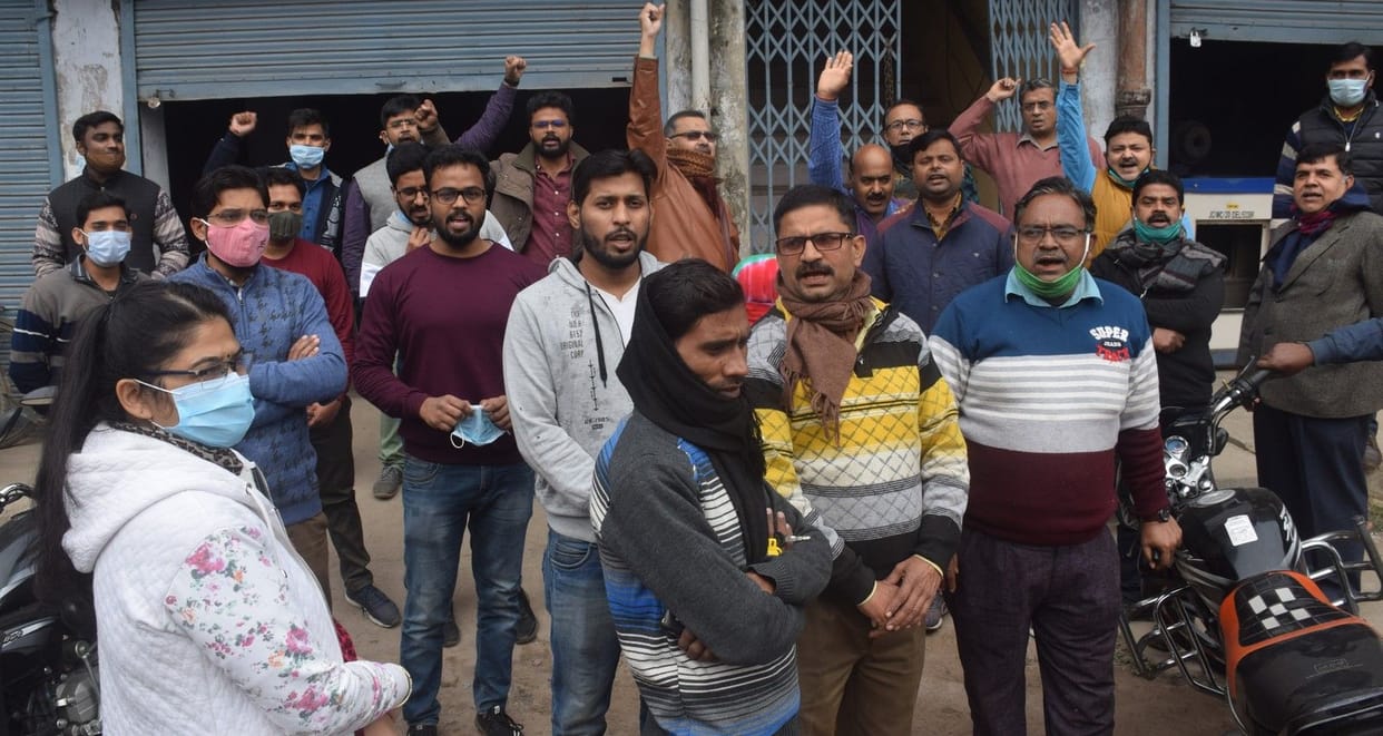 LIC employees protesting for the demand of old pension reinstatement