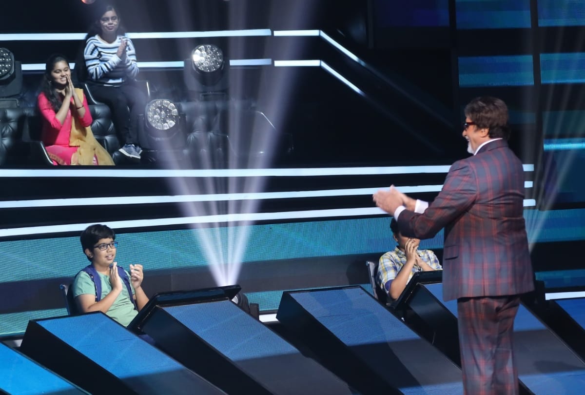 Amitabh Bachchan completes 21 years on KBC gets love from Abhishek-Navya