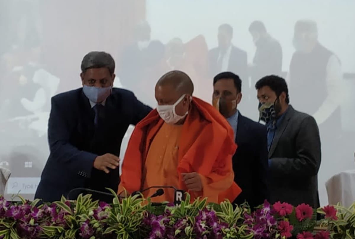 CM Yogi inaugurates seminar in Gorakhpur University