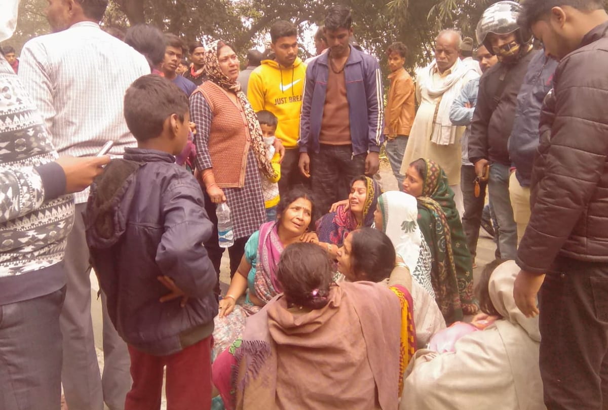 three killed and two injured in road accident at saifai national highway