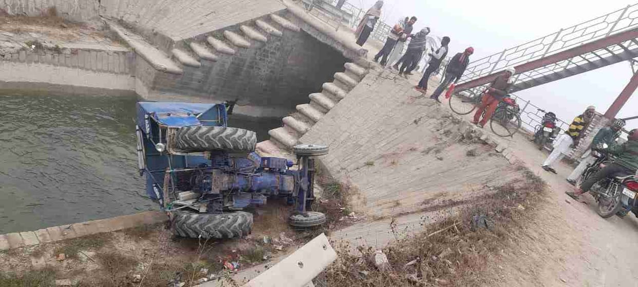 Driver dies after falling in tractor canal, two people injured
