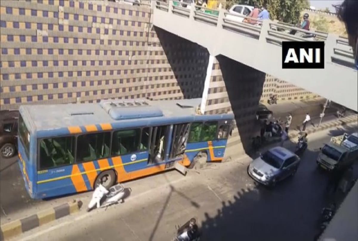 bus collided with the pillar of Akhbarnagar underbridge in Ahmedabad Gujarat