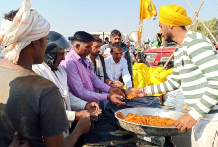 Kisan Andolan: Farmer arranged a unique hand pump, which heats the water