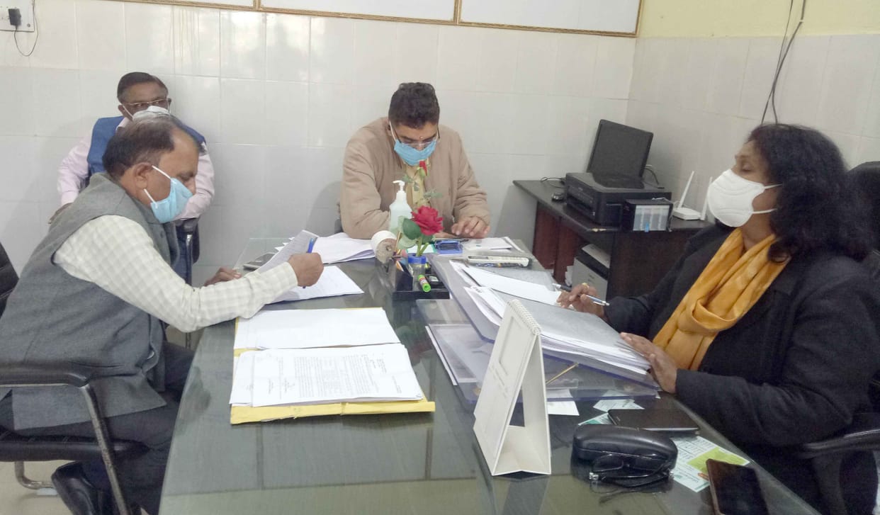 Target to vacate corona vaccine to five lakh people in four phases