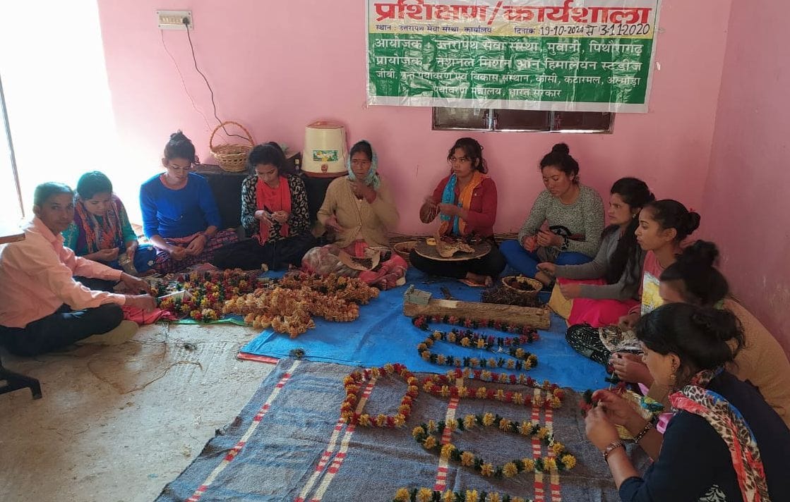 Beautiful decorative garlands and frills made from Bhimal-hemp fibers