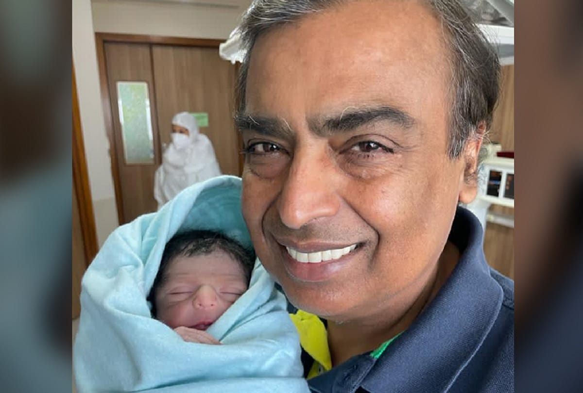 First Look Mukesh Ambanis Grand Son, Shloka And Akash Ambani Became Proud Parents Of A Baby Boy