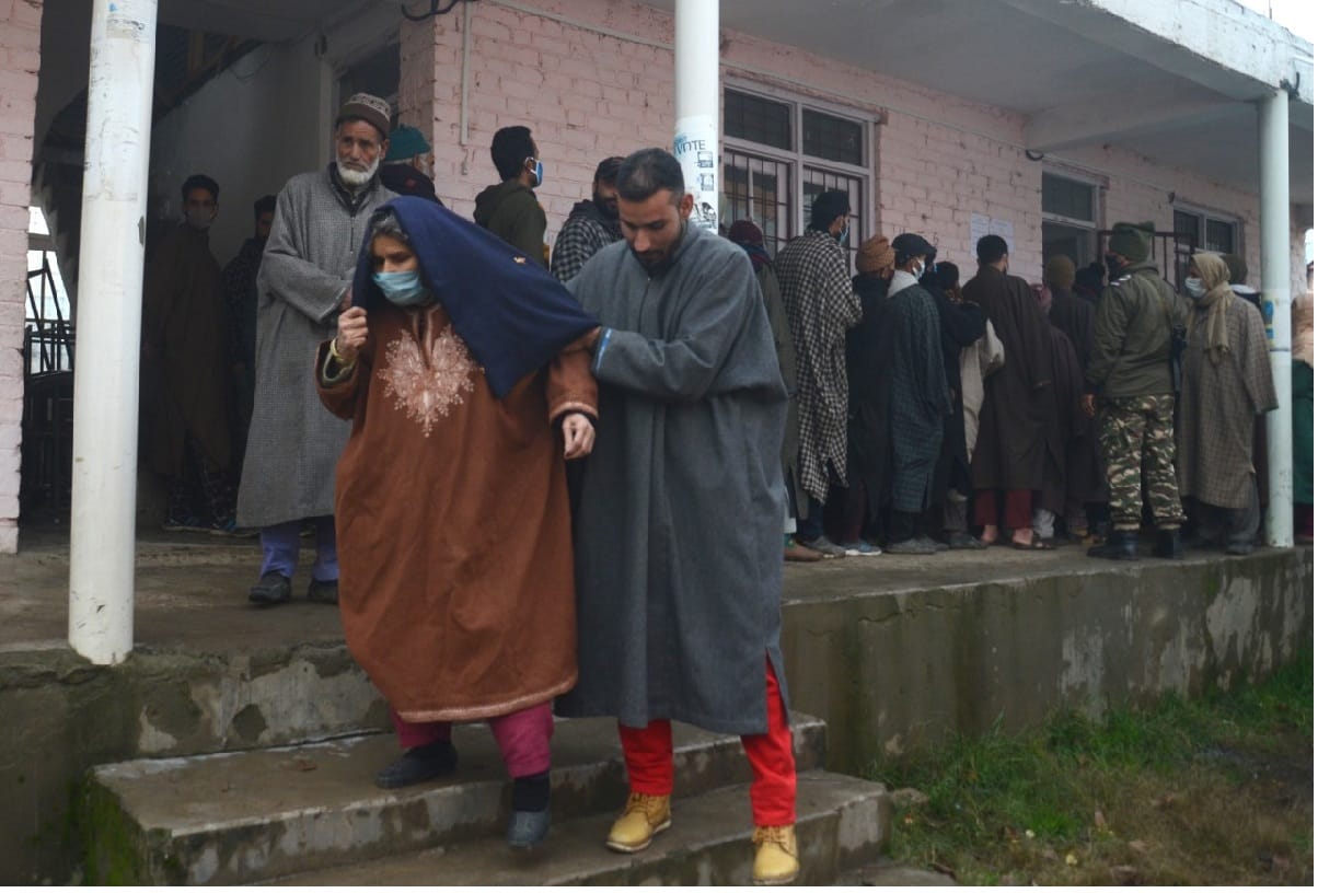 Ddc Election JK news in hindi 5 th phase of DDC voting continues