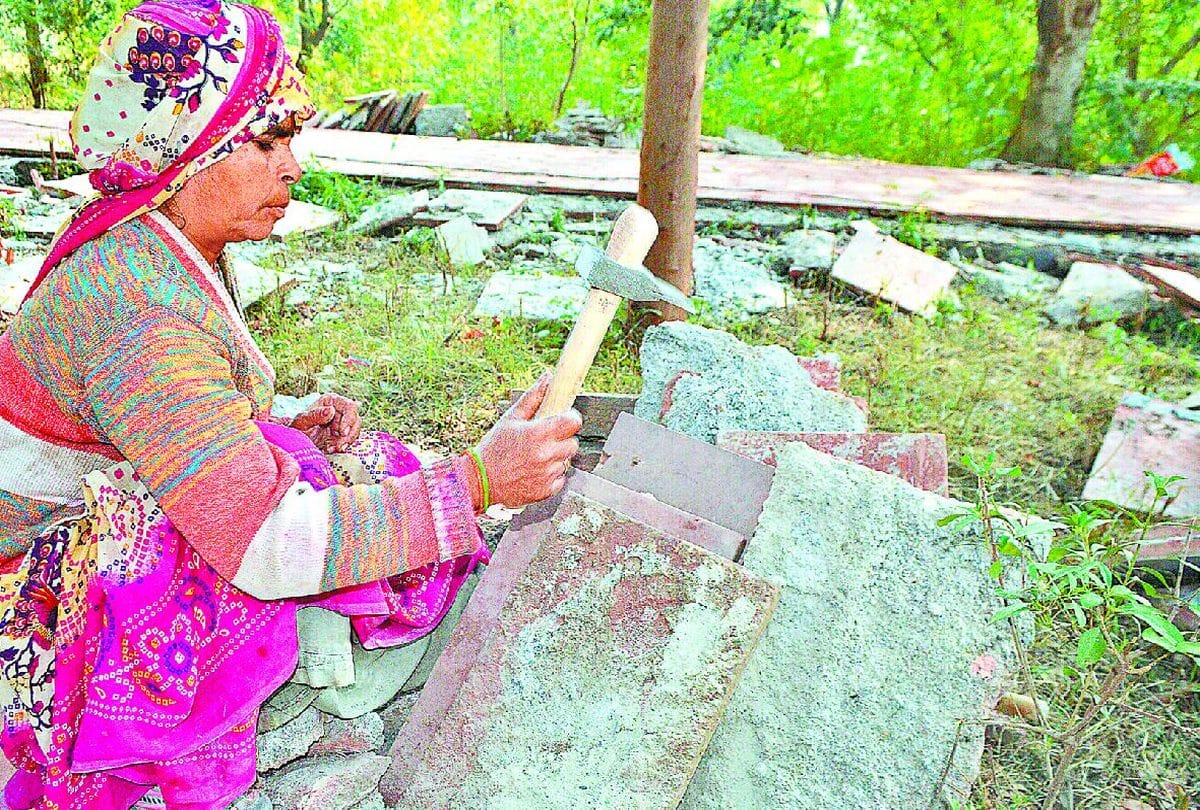 People Will Do Yoga On Panchatatva Pathway In Paliwal Park