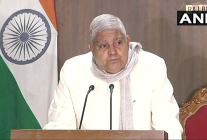 Jagdeep Dhankhar: घर पहुंचे धनखड़ को देख शिक्षिका बोलीं- इससे बेहतर गुरु दक्षिणा नहीं, पैर छूकर लिया आशीर्वाद Vice President Jagdeep Dhankhar who visited Kerala reached his house to meet teacher of his school