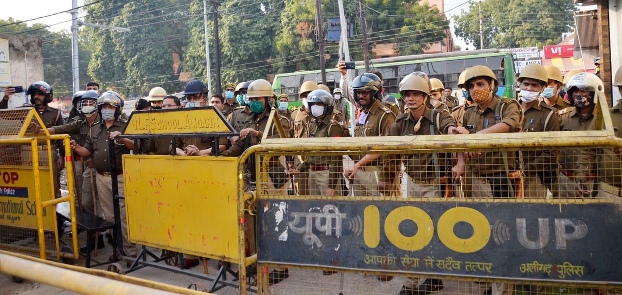 surrounded Thakur Rakesh singh in his house, sp worker protest